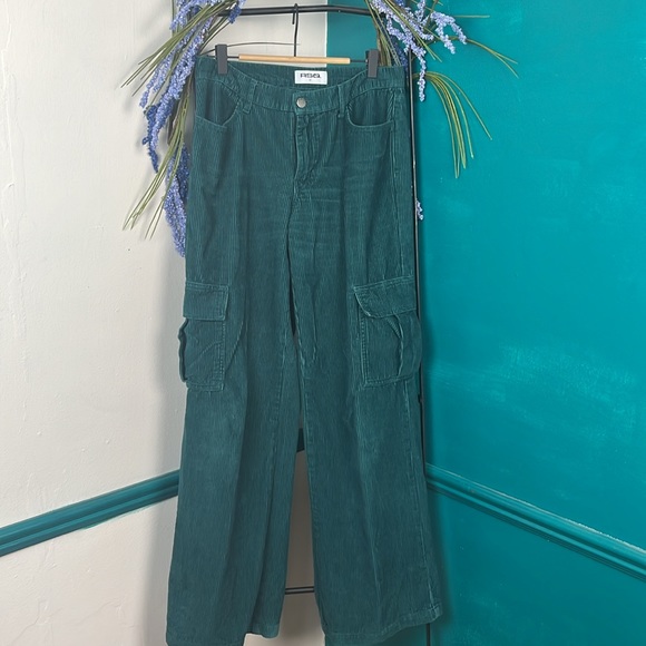 Tilly’s RSQ Wide Leg Corduroy Cargo Pants Size 27 - Picture 4 of 6